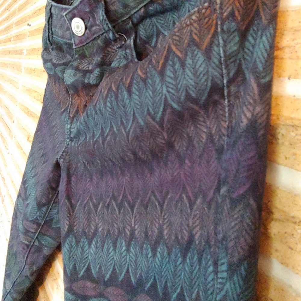 American Eagle jegging - subtle leaf pattern